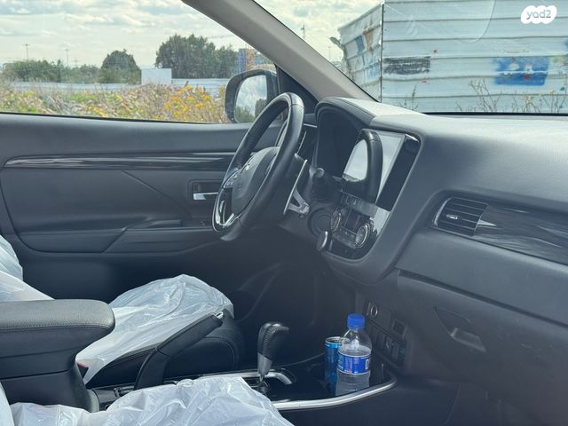 מיצובישי אאוטלנדר