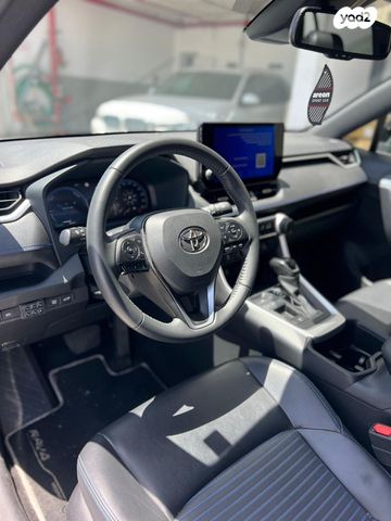 טויוטה RAV4