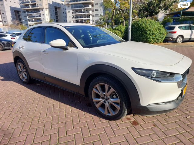 מודעת רכב מאזדה CX-30