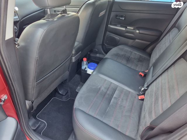 מודעת רכב מיצובישי ASX