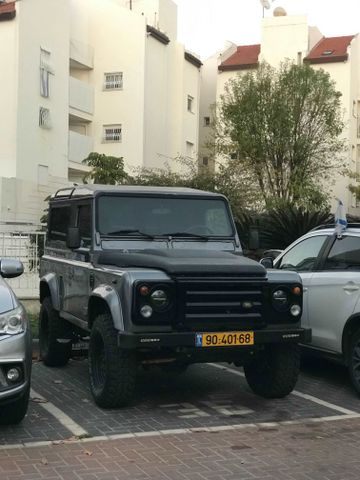 מודעת רכב לנד רובר דיפנדר