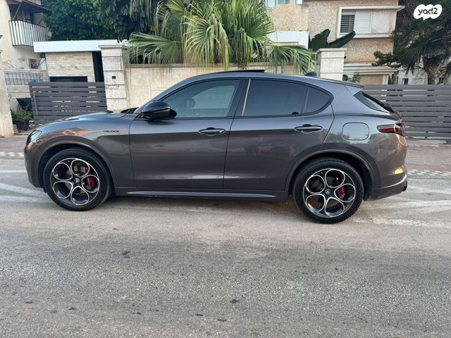 אלפא רומיאו סטלביו