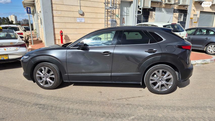 מודעת רכב מאזדה CX-30