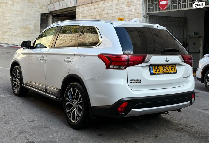 מיצובישי אאוטלנדר