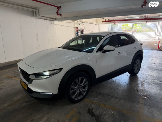 מודעת רכב מאזדה CX-30