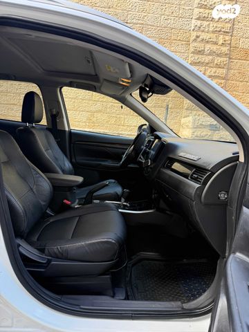 מיצובישי אאוטלנדר