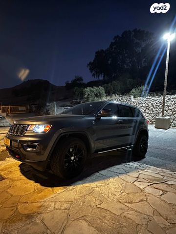 מודעת רכב ג'יפ גרנד צ'ירוקי