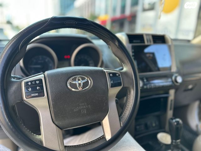 טויוטה לנד קרוזר