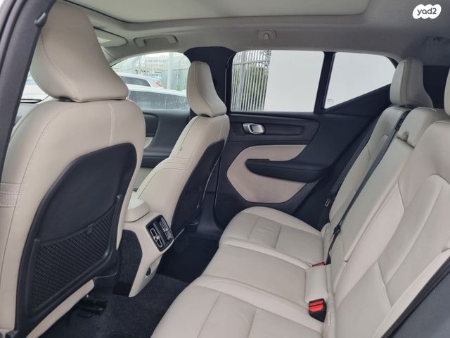 מודעת רכב וולוו XC40 1