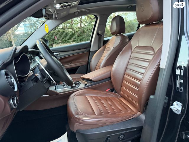 אלפא רומיאו סטלביו