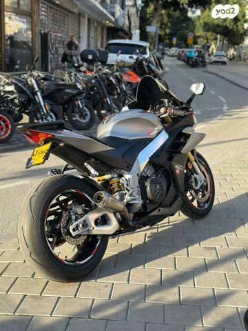 אפריליה RSV4R