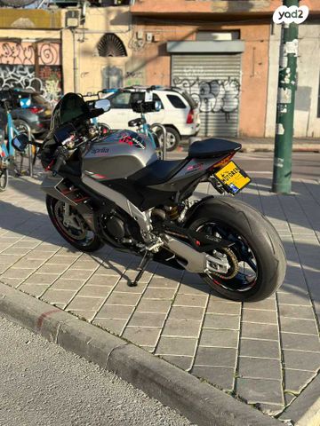 אפריליה RSV4R
