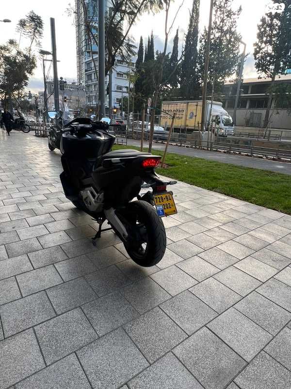 הונדה פורזה 750