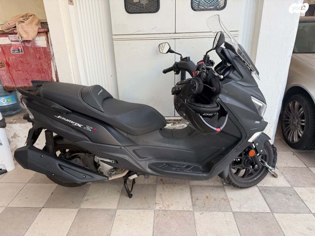 מודעת רכב סאן יאנג ג'וי-מקס 300 XI