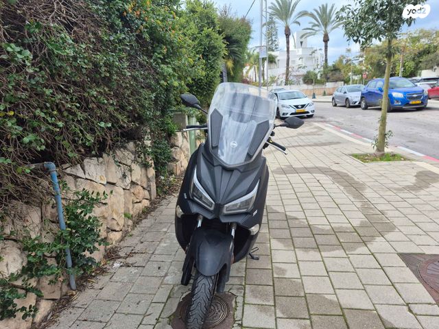 מודעת רכב סאן יאנג ג'וי-מקס Z-300