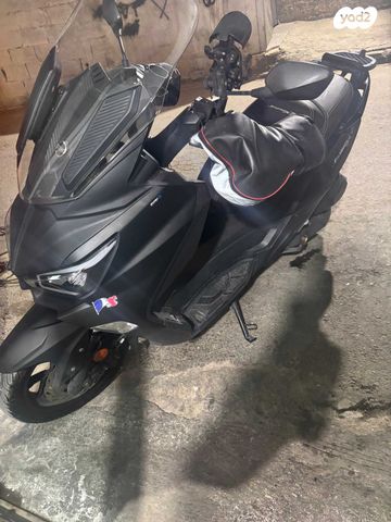 מודעת רכב סאן יאנג ג'וי-מקס Z-300