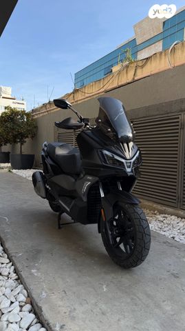 מודעת רכב סאן יאנג ADX 300