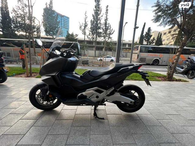 הונדה פורזה 750