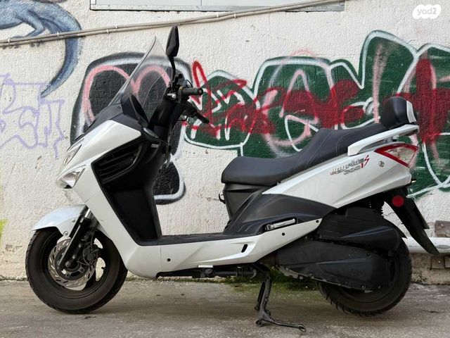 מודעת רכב סאן יאנג ג'וי רייד 200