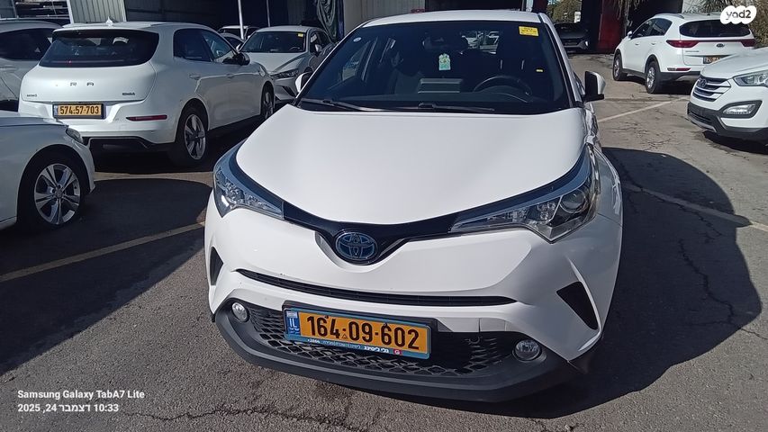 מודעת רכב טויוטה C-HR