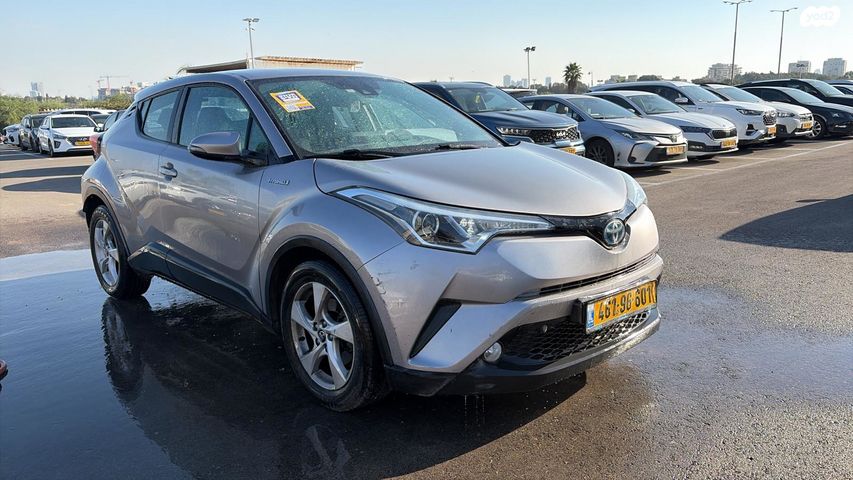 מודעת רכב טויוטה C-HR