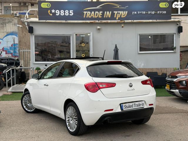 אלפא רומיאו ג'ולייטה