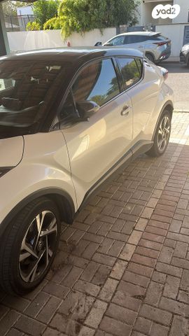 מודעת רכב טויוטה C-HR