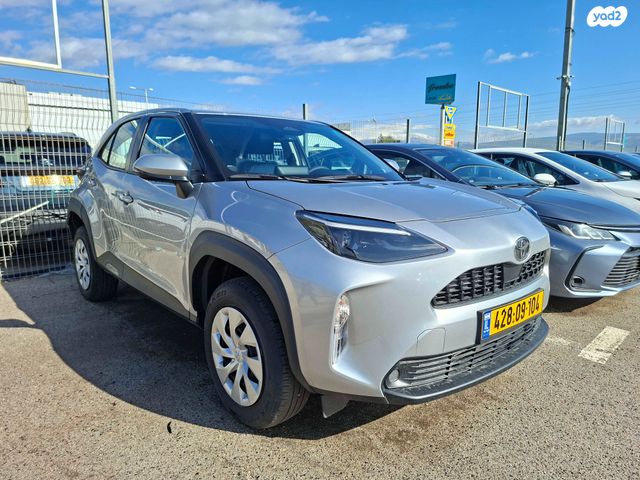 מודעת רכב טויוטה יאריס קרוס