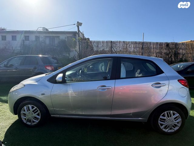 מודעת רכב מאזדה 2