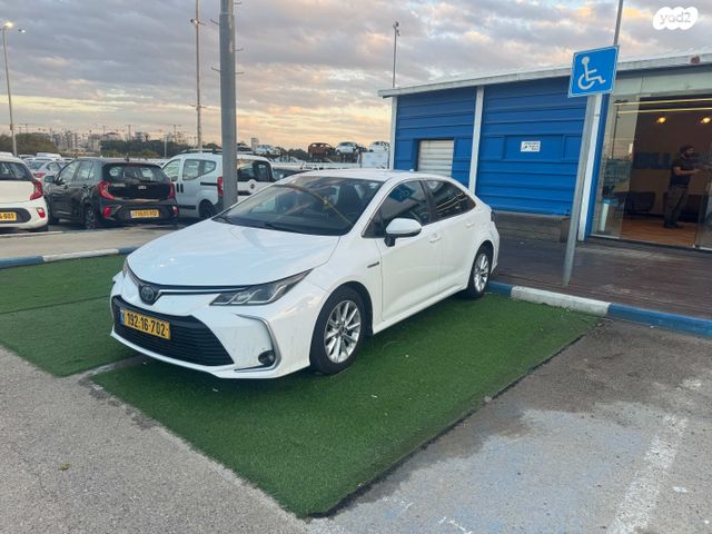 מודעת רכב טויוטה קורולה 1