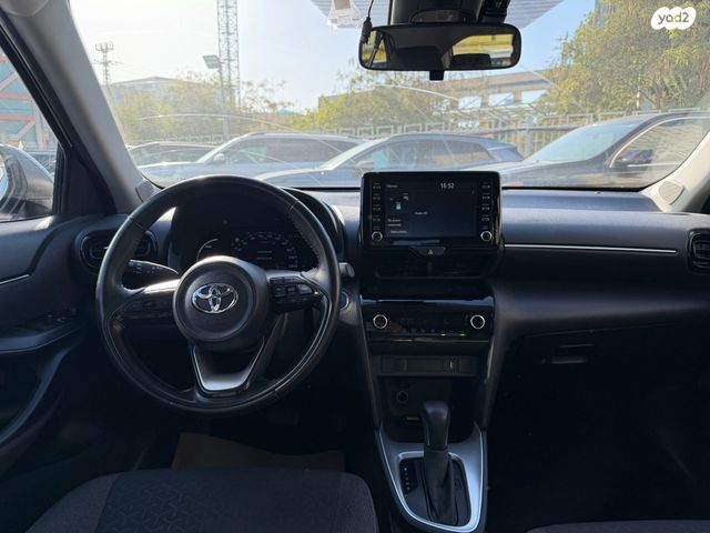 טויוטה יאריס קרוס