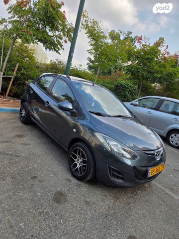 מודעת רכב מאזדה 2
