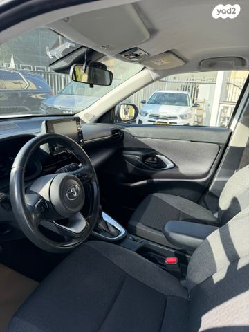 טויוטה יאריס קרוס