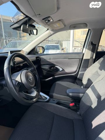 טויוטה יאריס קרוס