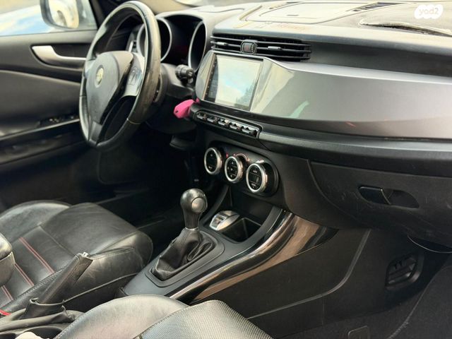 אלפא רומיאו ג'ולייטה