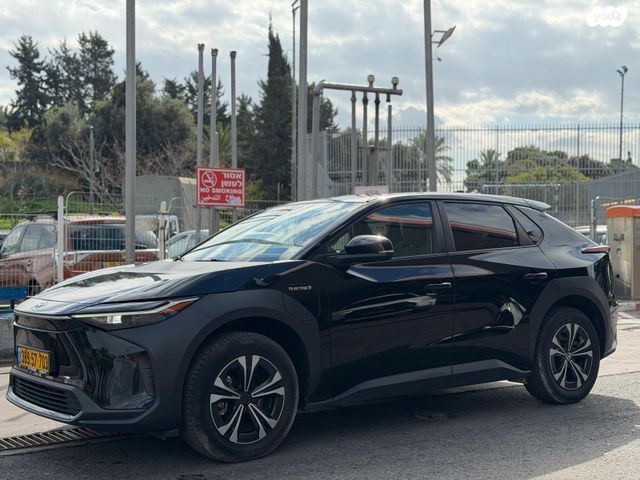 מודעת רכב טויוטה bZ4X