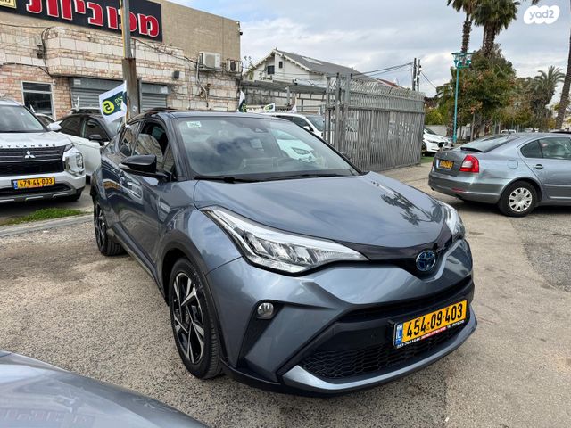 מודעת רכב טויוטה C-HR