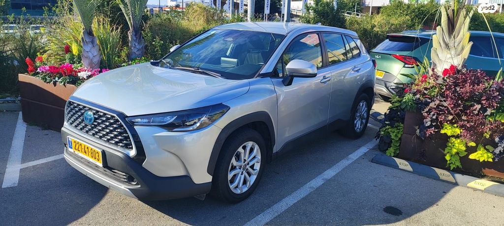 מודעת רכב טויוטה קורולה קרוס