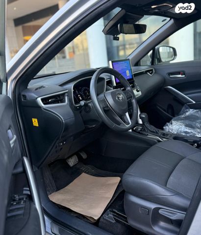 טויוטה קורולה קרוס