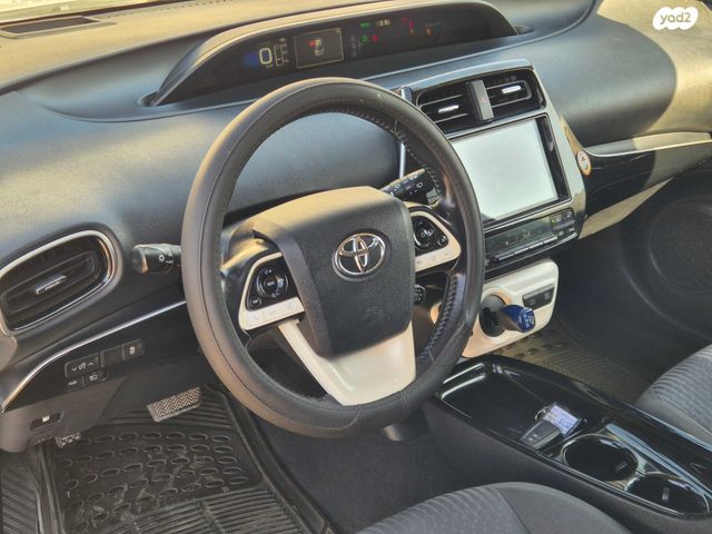 טויוטה פריוס