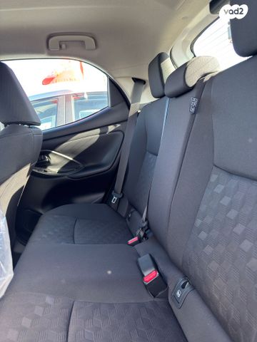 טויוטה יאריס