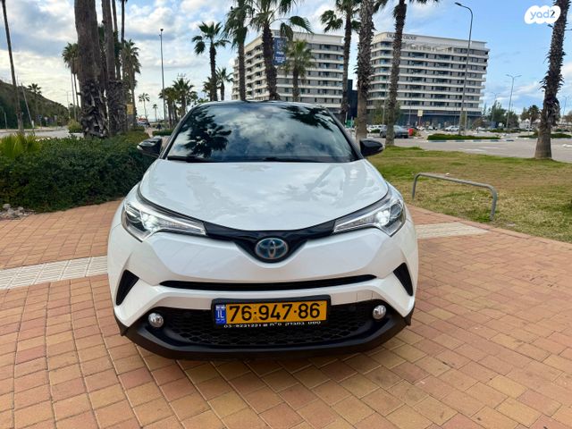 מודעת רכב טויוטה C-HR
