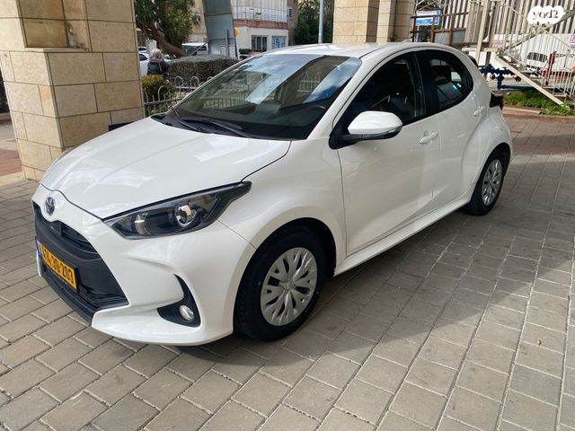 טויוטה יאריס