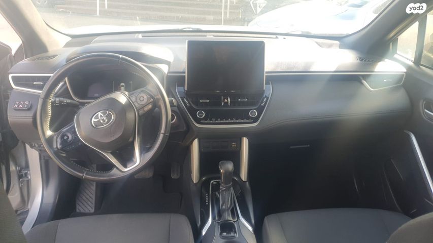 טויוטה קורולה קרוס