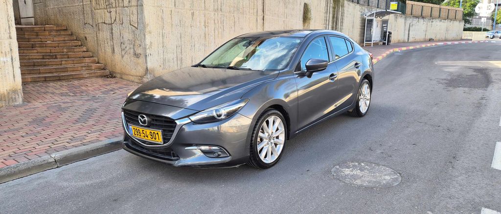 מאזדה 3