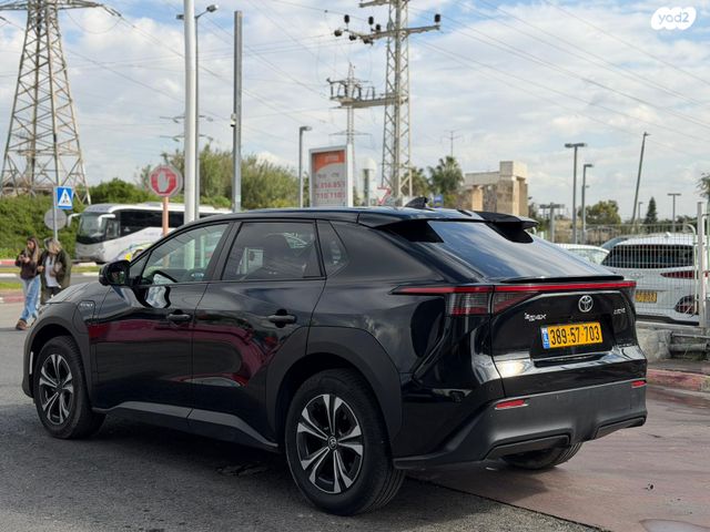 טויוטה bZ4X