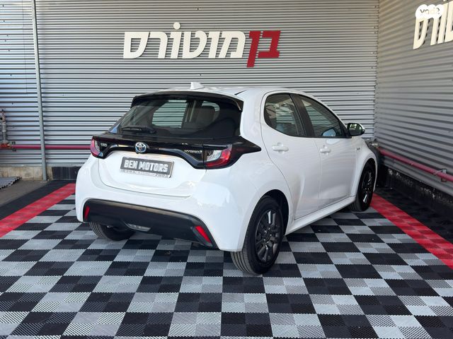 טויוטה יאריס