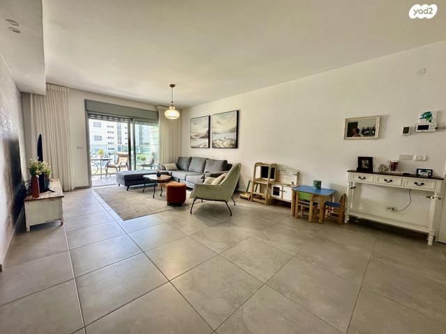 שדרות מנחם בגין 14