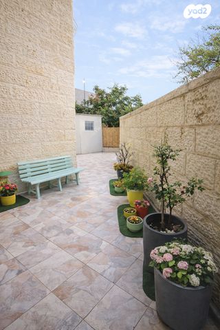 טריפלקס, צוקית 8, הציפורים, מודיעין מכבים רעות