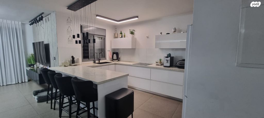 גג/ פנטהאוז, הרב זבולון גרז 8, רחובות הצעירה, רחובות